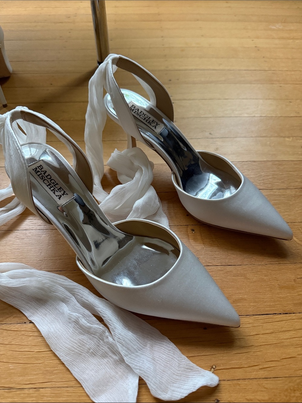 Badgley Mischka Blaze White Satin Pointed-Toe Wrap Heel Pumps with Ties 7.5